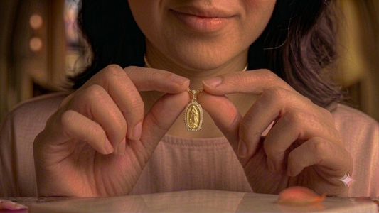 Gold-platted virgin mary pendant necklace