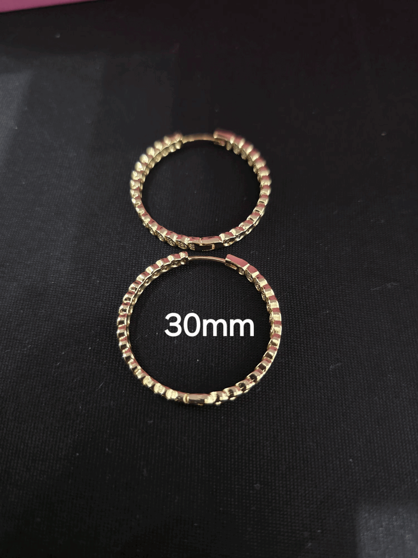 Scalloped hoop earrings