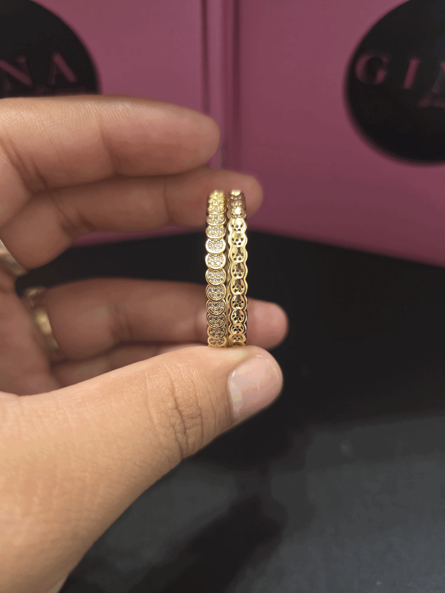 Scalloped hoop earrings